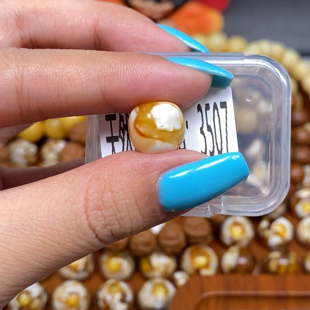 蜜蜡未镶嵌珠宝奇石3507