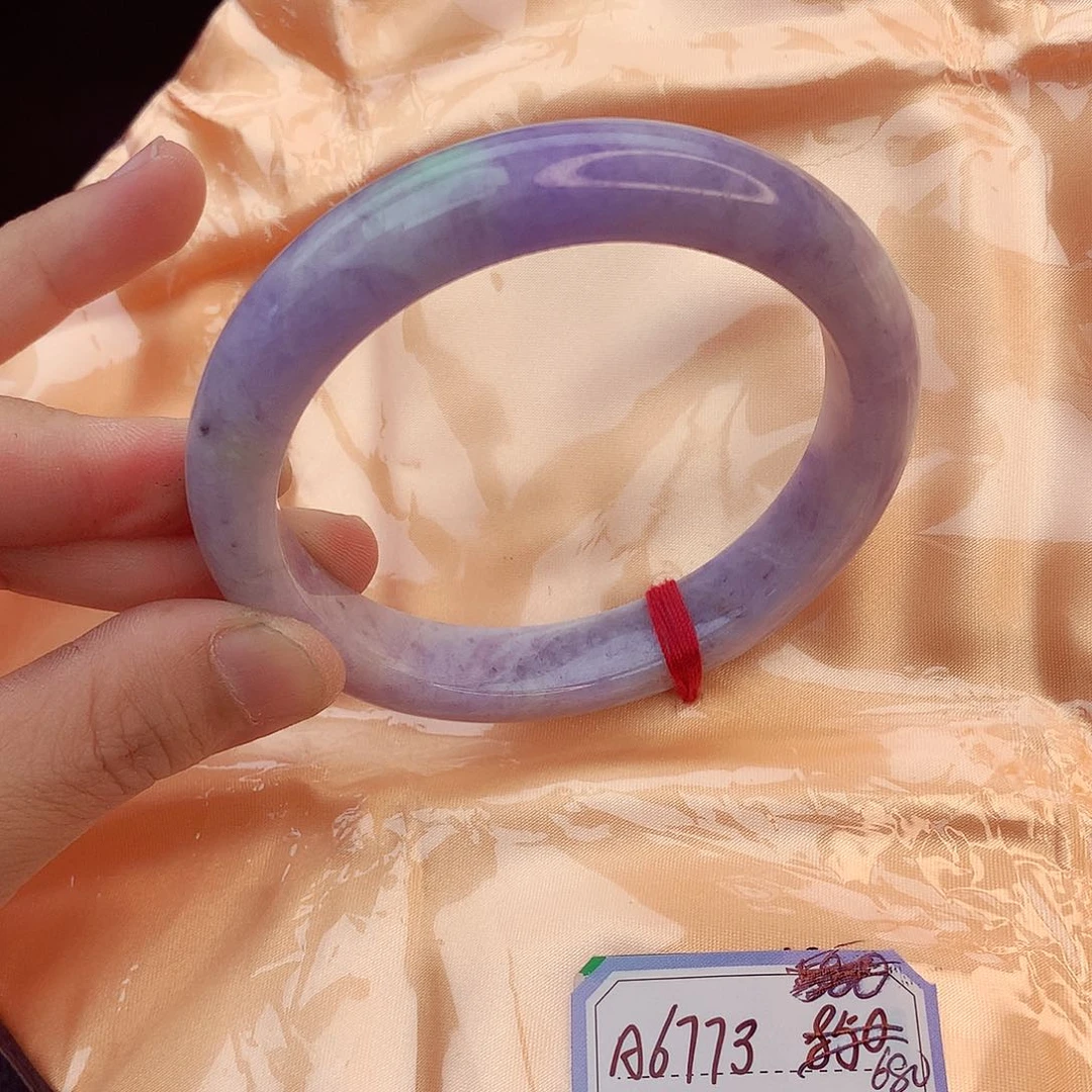 翡翠手镯未镶嵌翡翠