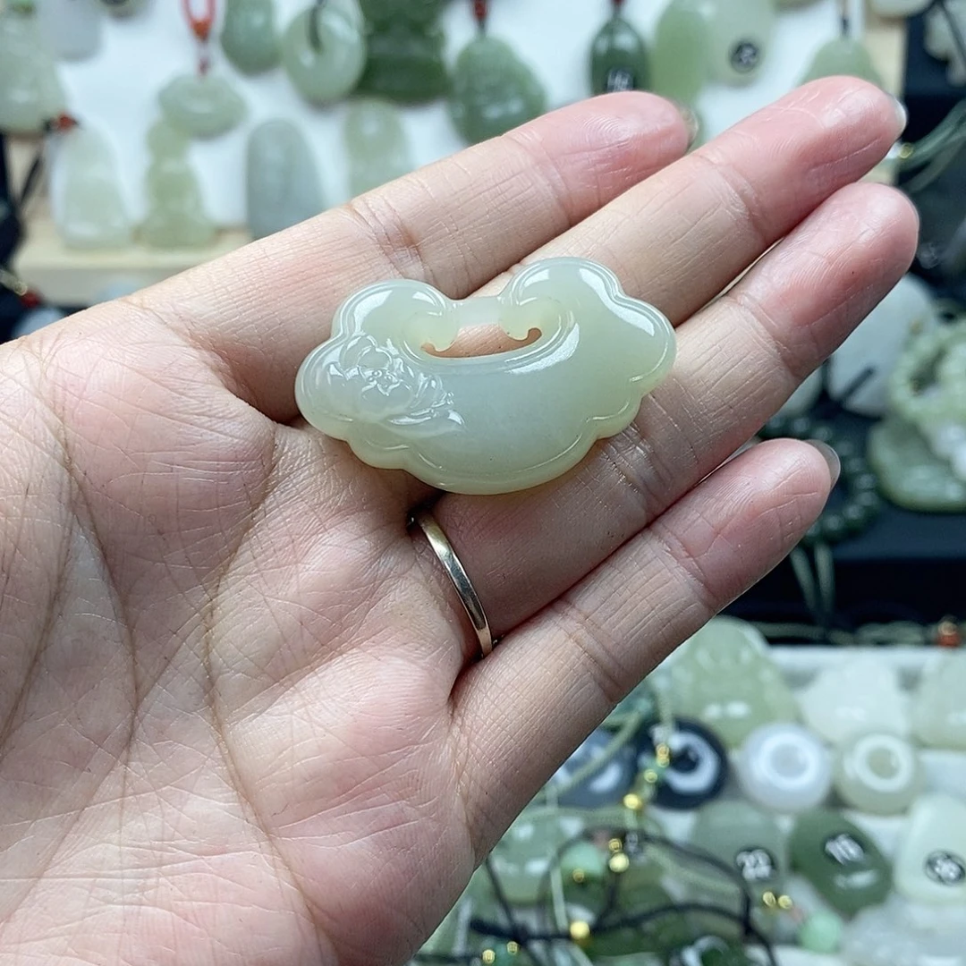 和田玉未镶嵌颈饰流**画平安锁2702