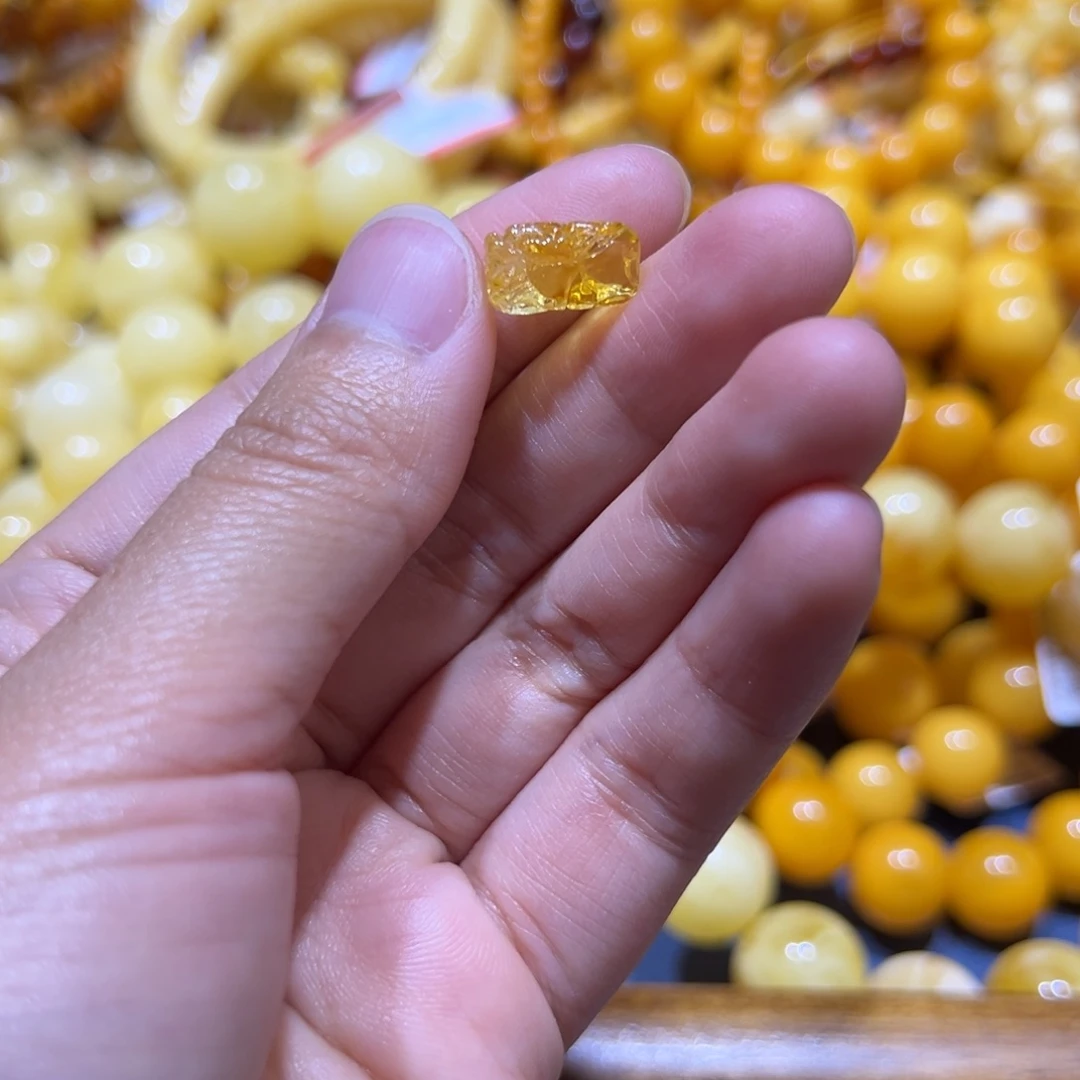未镶嵌琥珀珠宝奇石