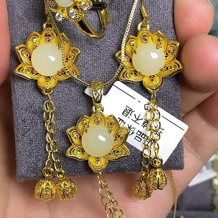 石英岩玉钛钢车挂