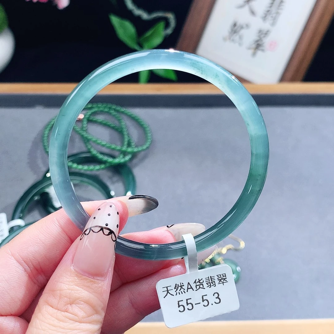 翡翠手镯（圆镯）未镶嵌