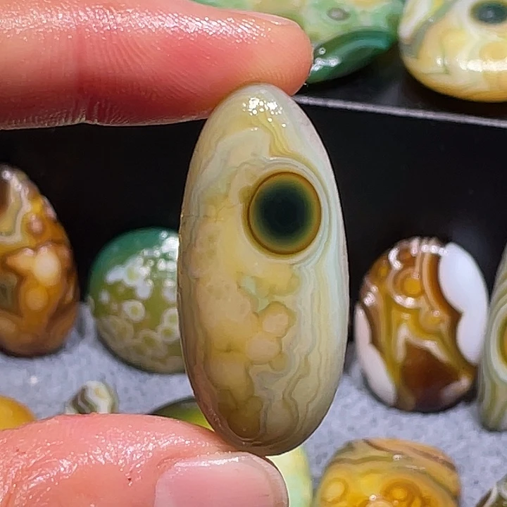 玛瑙/玉髓未镶嵌珠宝奇石