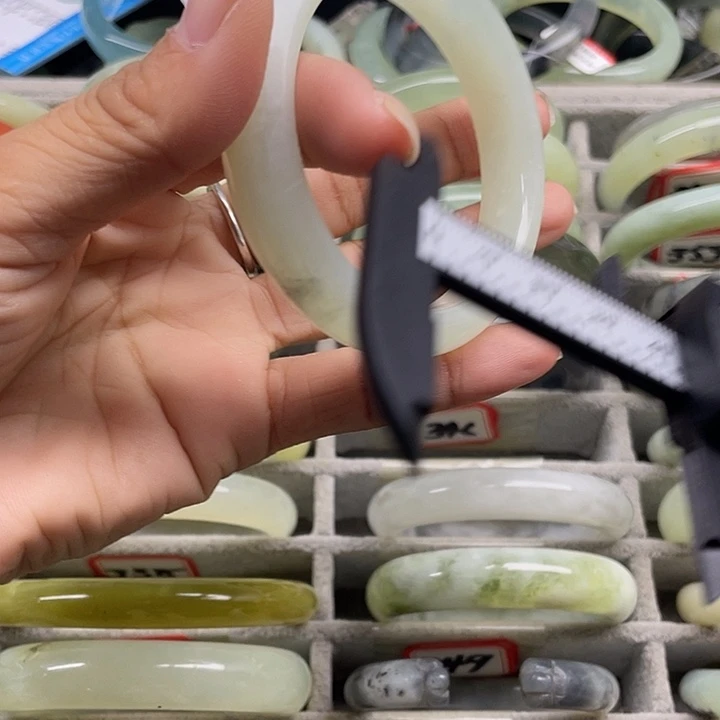 蛇纹石玉未镶嵌手镯346