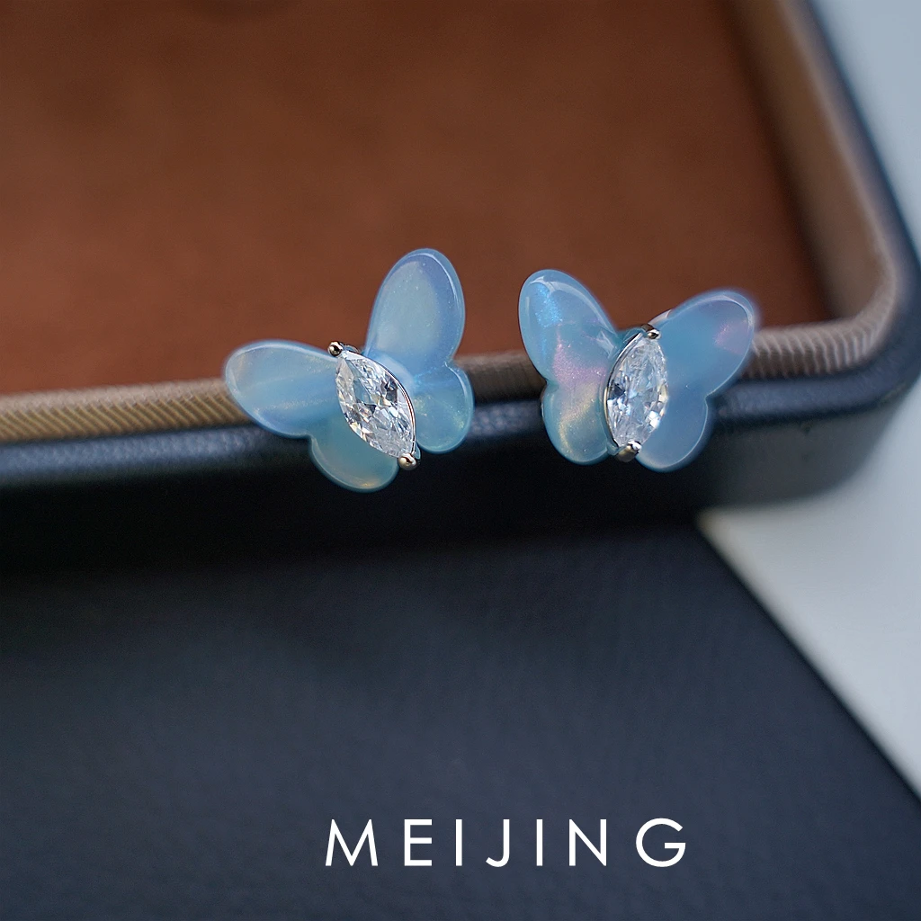 黄铜亚克力耳饰 【蝴蝶效应】精致灵动渐变清新时尚小巧蝴蝶耳钉