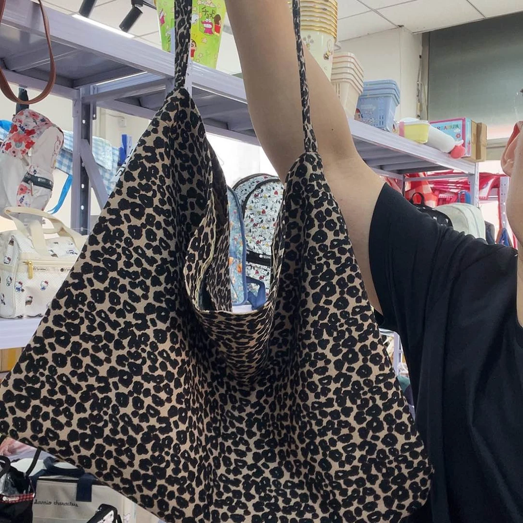 PU化妆包等各种产品和