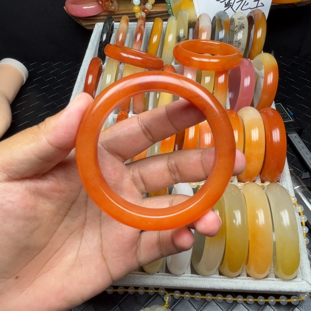 N***圈未镶嵌石英质玉（黄龙玉）手镯