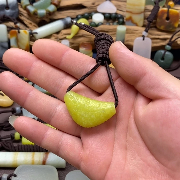 蛇纹石玉未镶嵌挂件