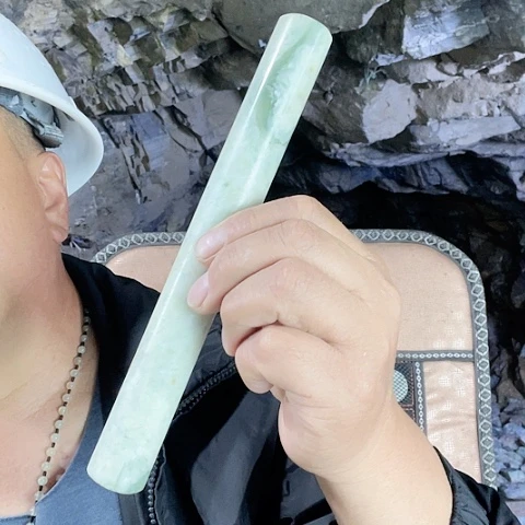 蛇纹石玉未镶嵌珠宝奇石