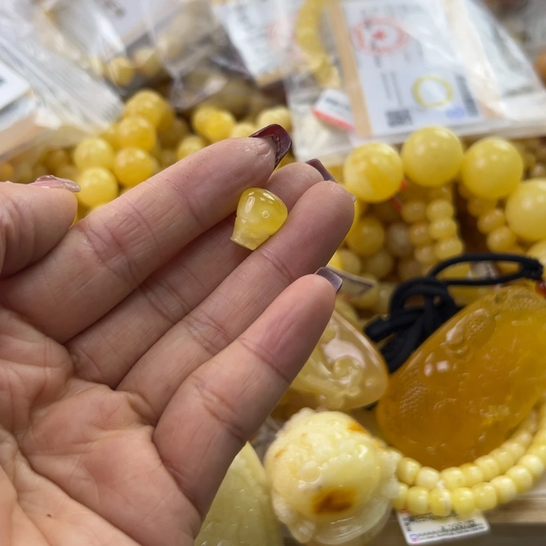琥珀珠宝奇石未镶嵌