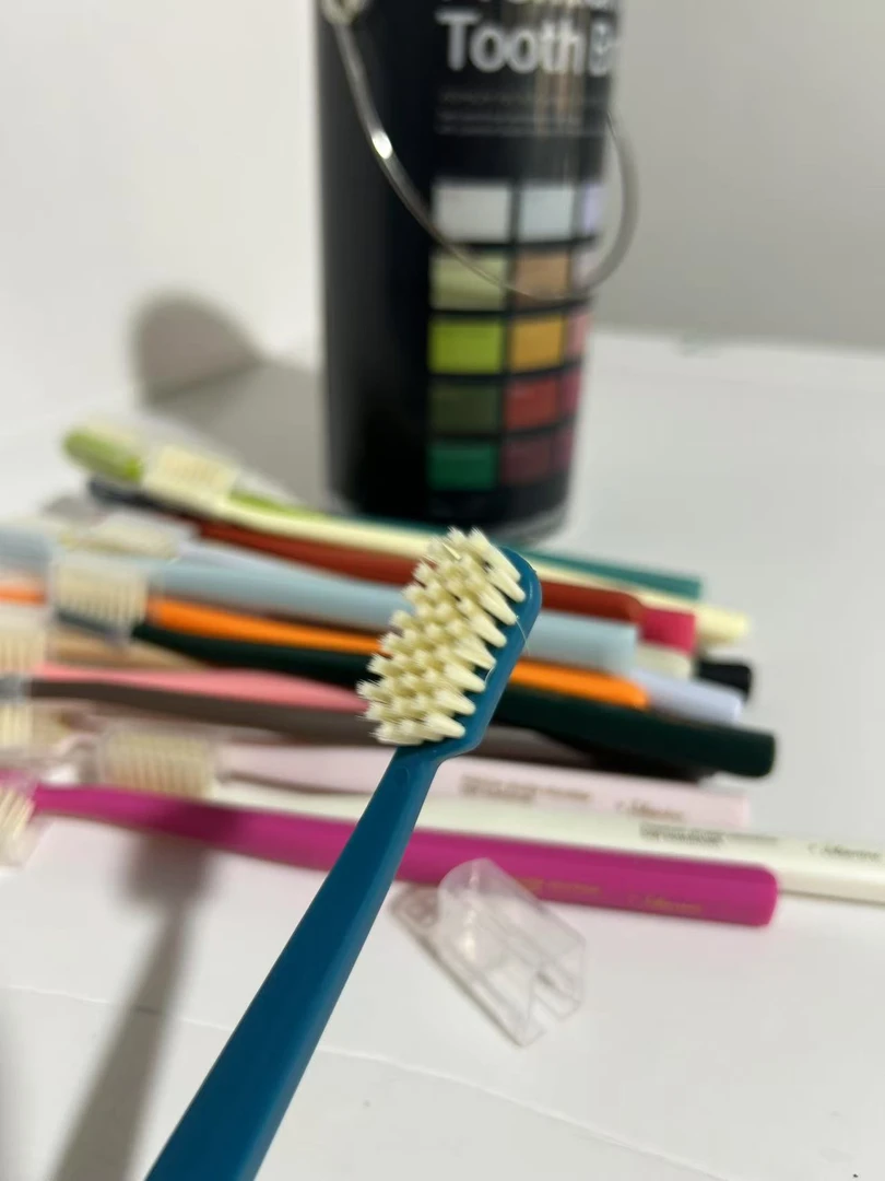 （新疆包邮）21色桶装软毛细毛小头牙刷