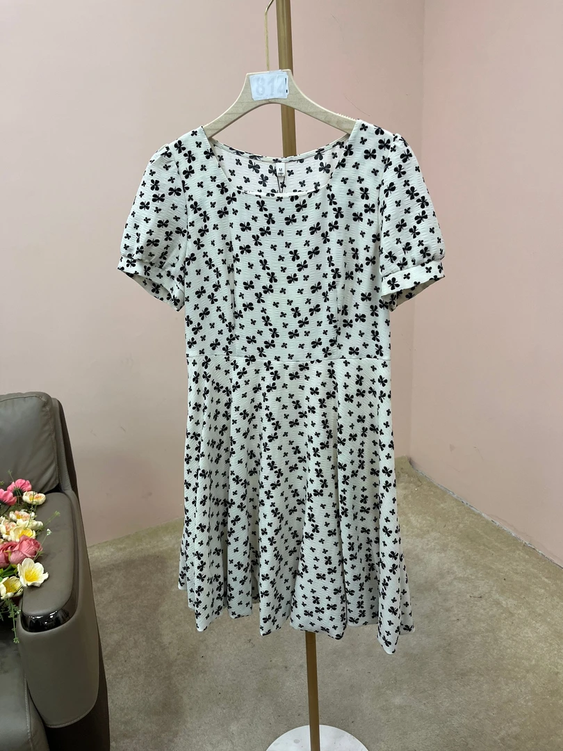 K082女款碎花白色时尚休闲夏季平安大吉大利L10