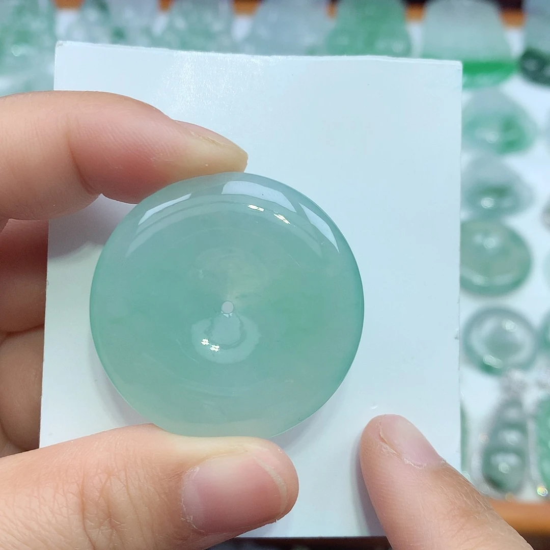 翡翠颈饰未镶嵌平安扣