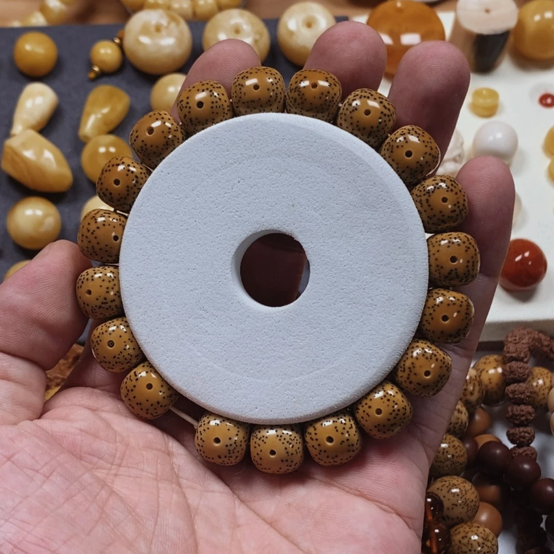 吊坠星月菩提鸡油黄