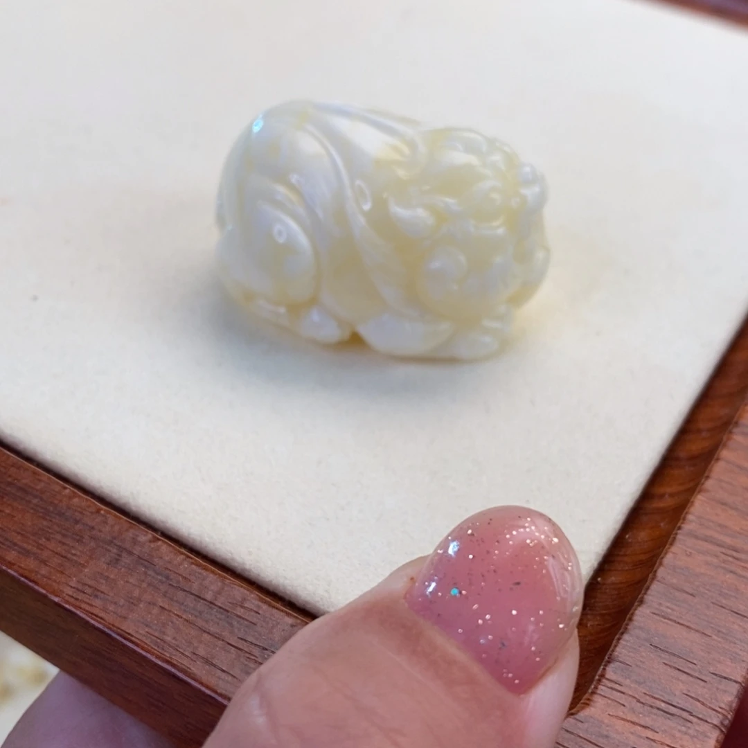 蜜蜡未镶嵌裸石貔貅