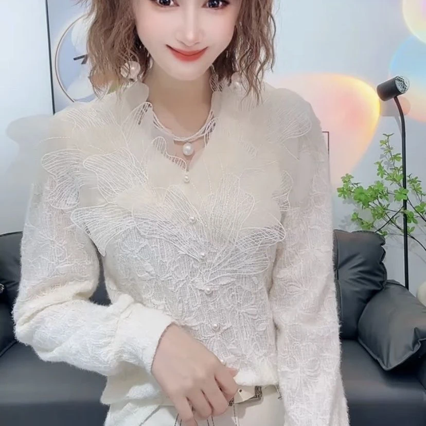 法式气质高级感重工花瓣蕾丝V领提花衫水貂绒冬新款时尚显瘦打底