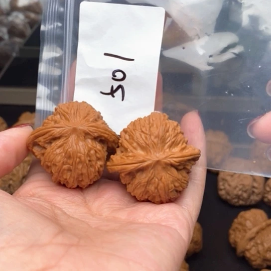 桃核吊坠知*赵501磨盘狮子头