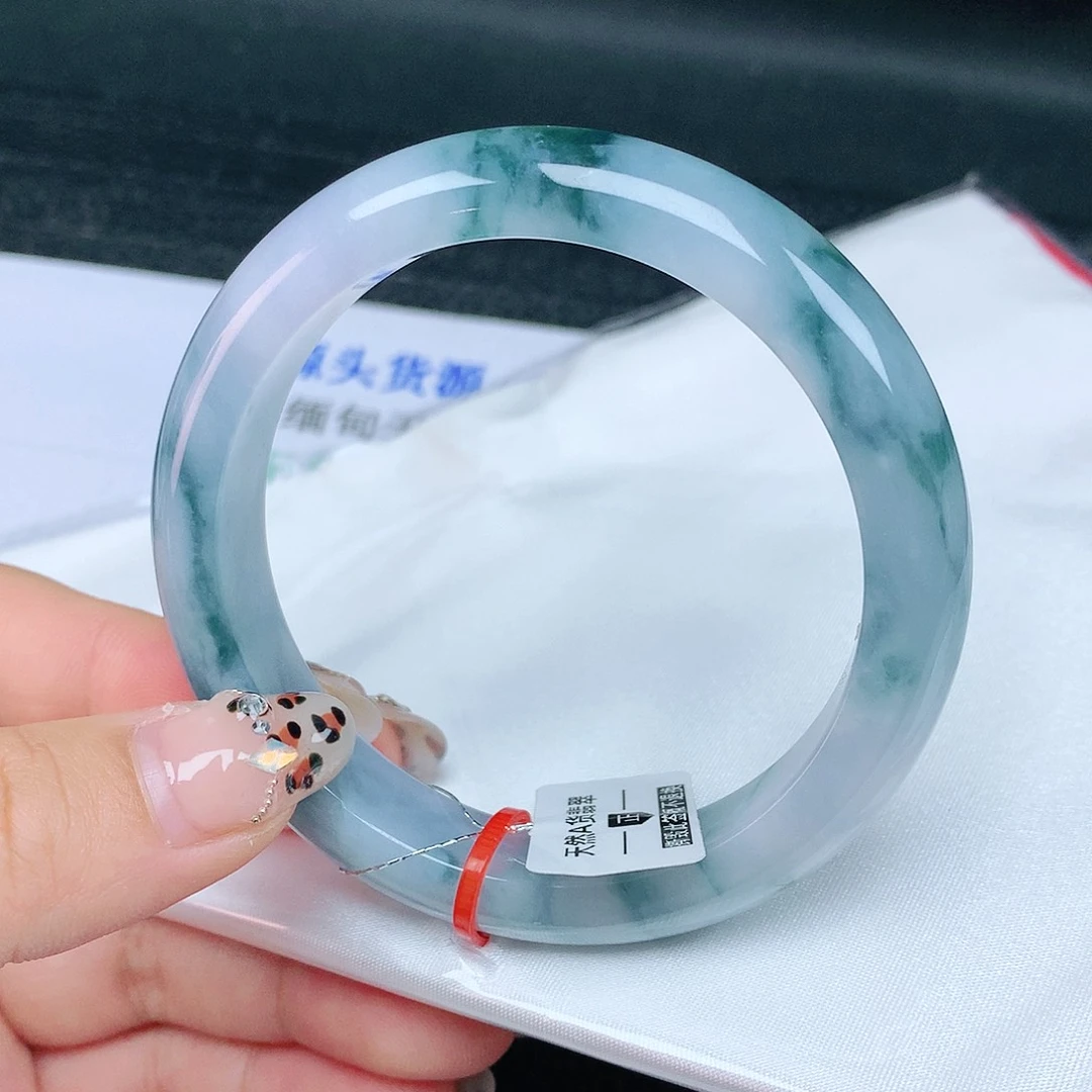 翡翠手镯未镶嵌55圈