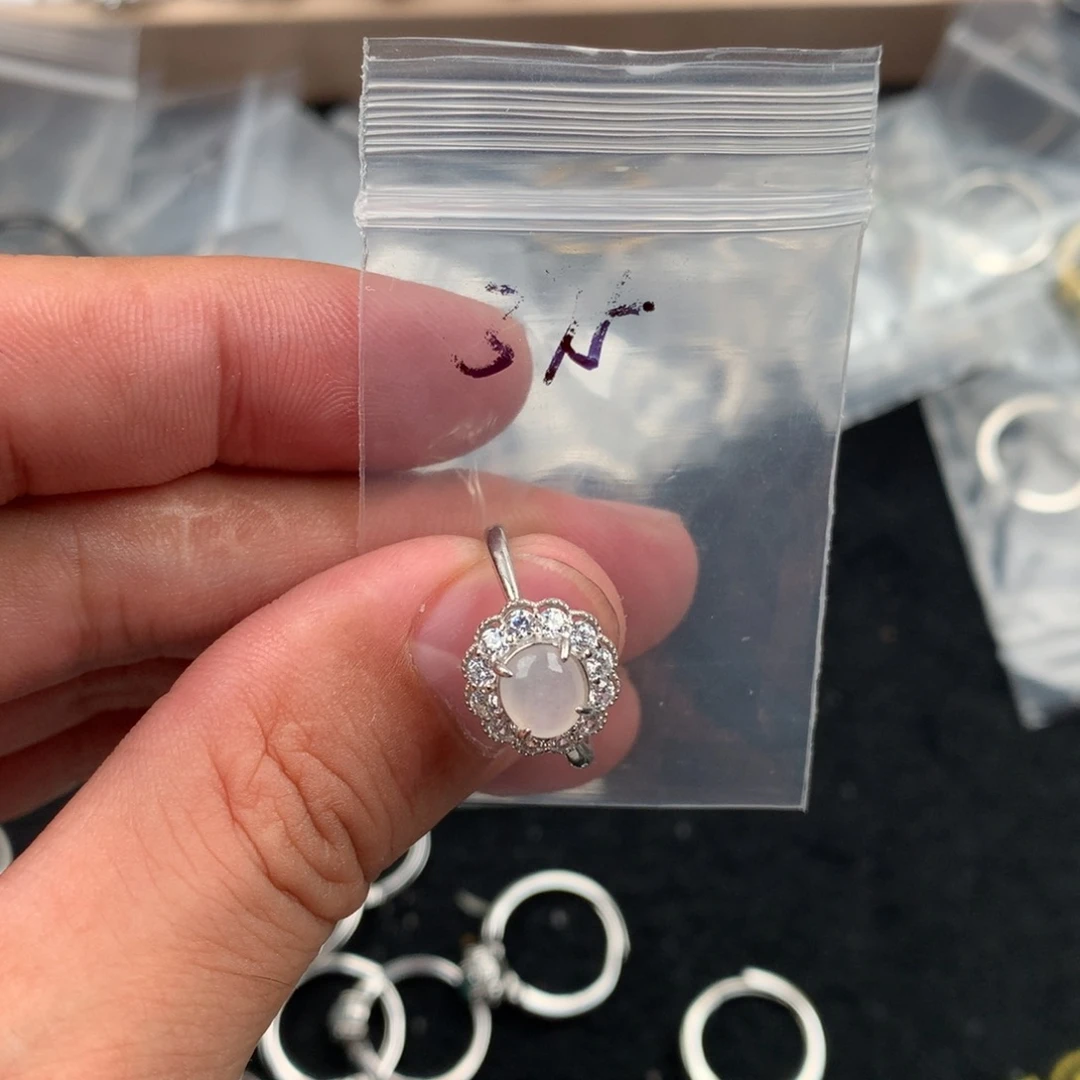 .***人未镶嵌戒指翡翠375