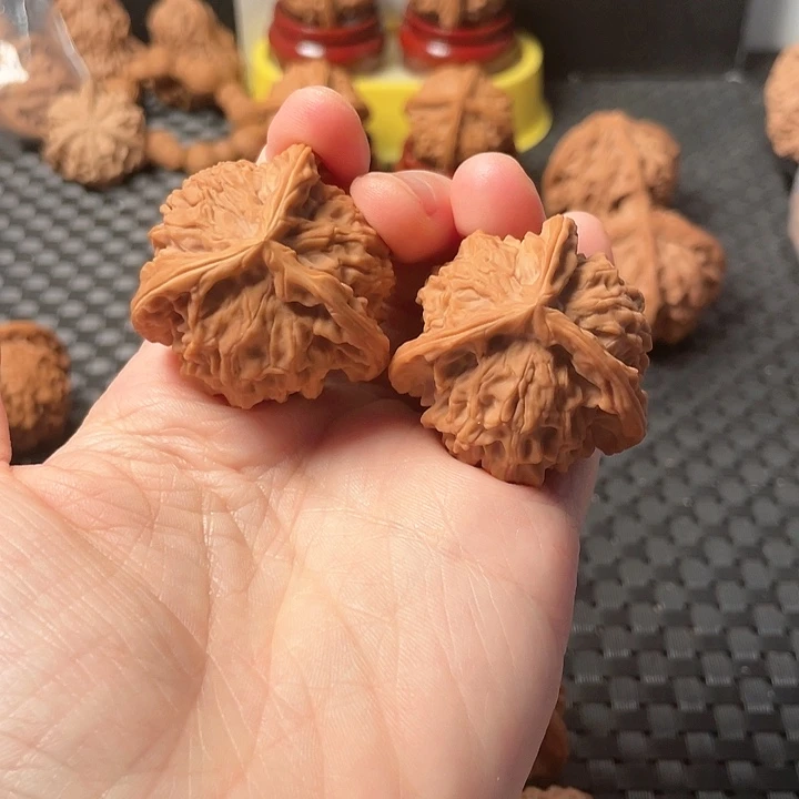 文玩核桃把件38三棱