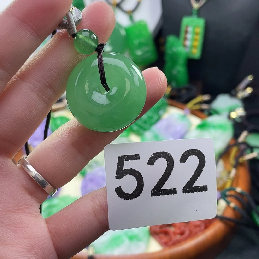 翡翠未镶嵌吊坠(赠链)