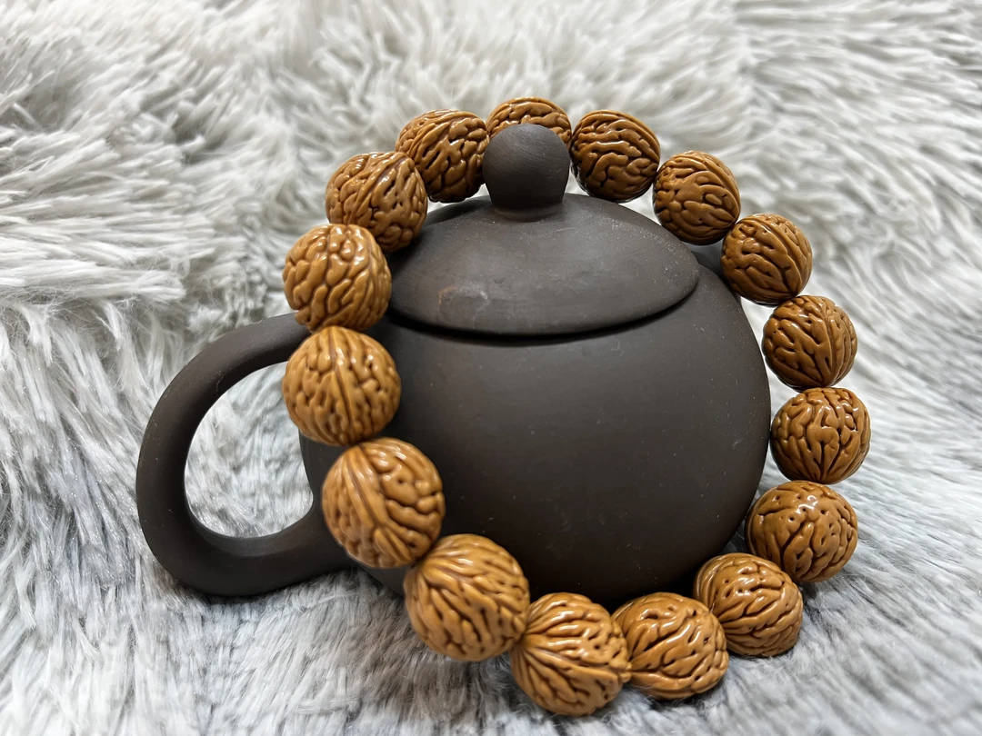 野生桃核手串纯手工打底抛光