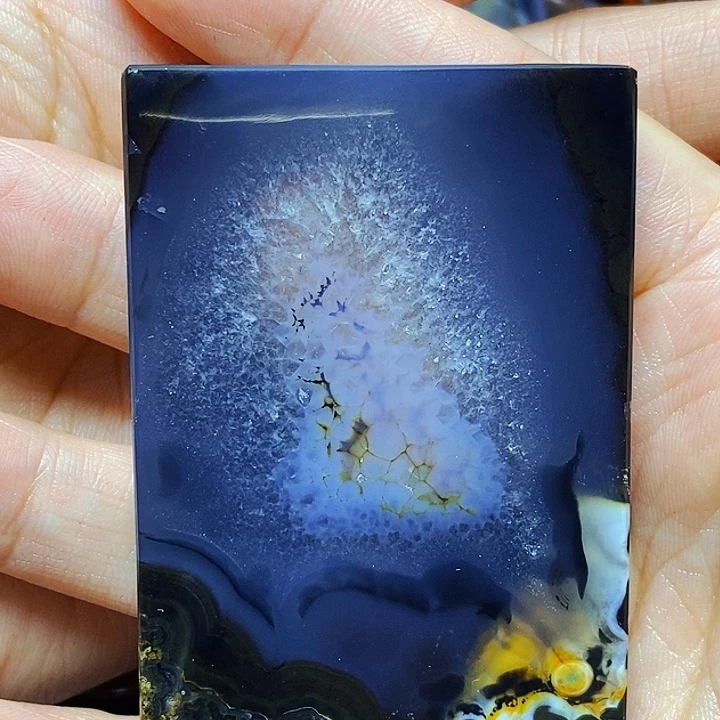 玛瑙/玉髓颈饰未镶嵌卫**人