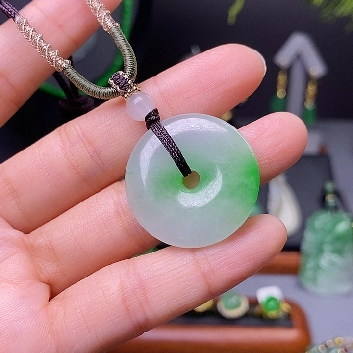 吊坠(赠链)未镶嵌翡翠