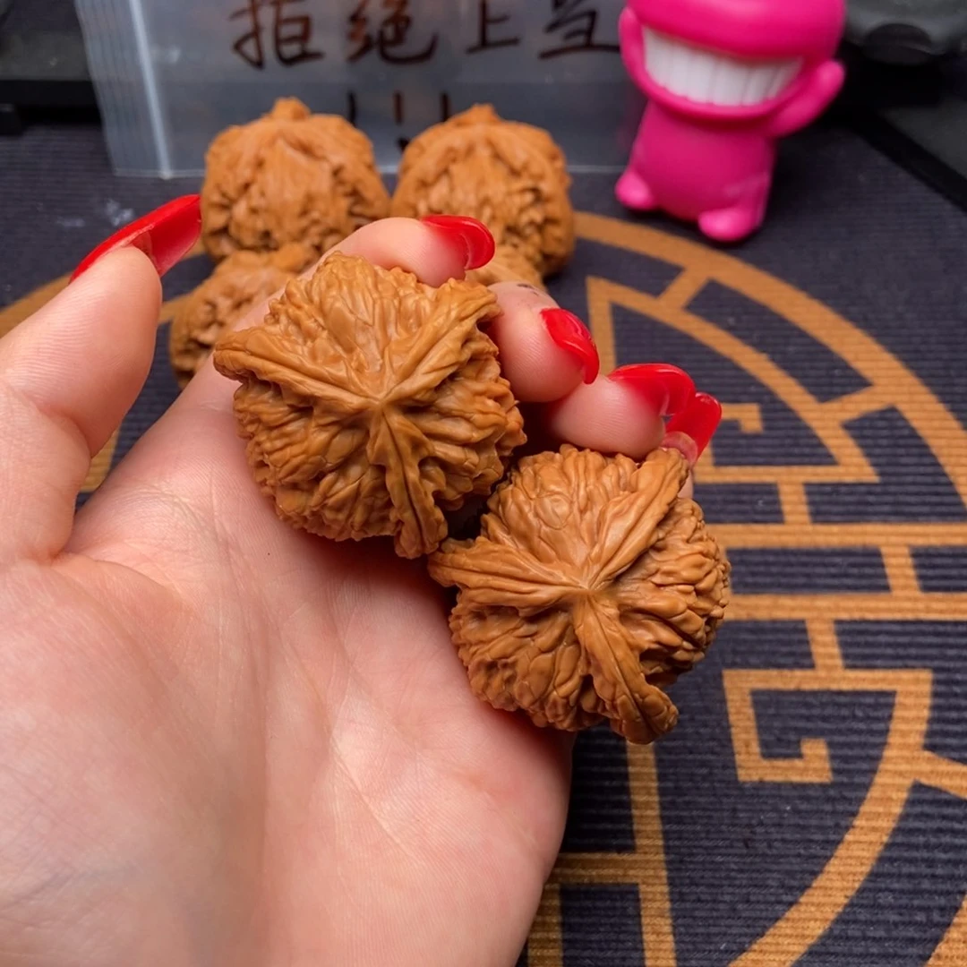 文玩核桃吊坠x****x白狮