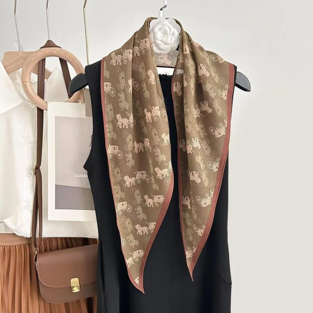 Hongxi Scarves/鸿晰丝巾丝毛单面绿色小马车150*40菱形巾G027