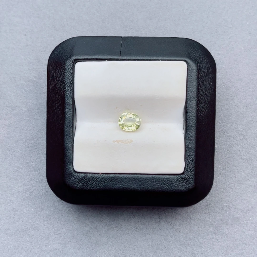 珠宝半成品未镶嵌石榴石花**。天然