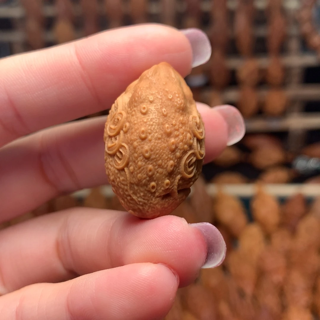 把件橄榄核三足金蟾