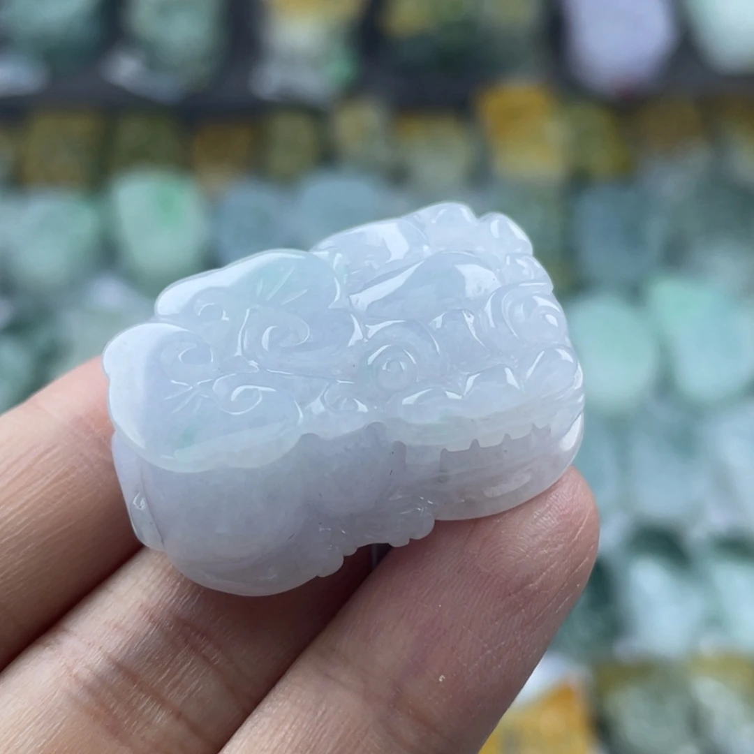 翡翠未镶嵌颈饰貔貅