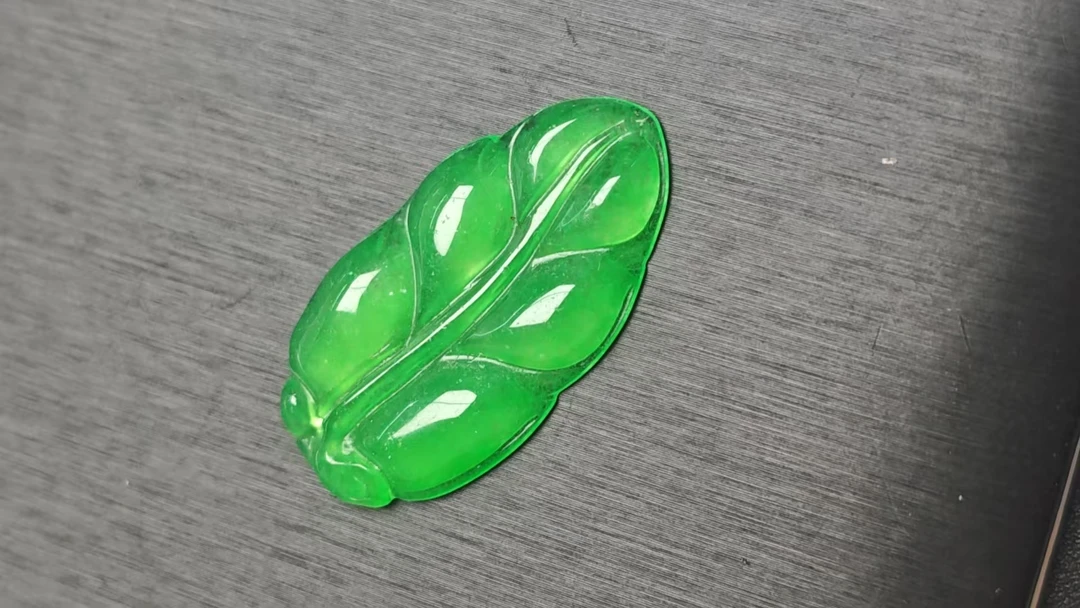 YY184翡翠常规吊坠【邂逅翡翠高冰吊坠，冰透绿意，开启浪漫时光】