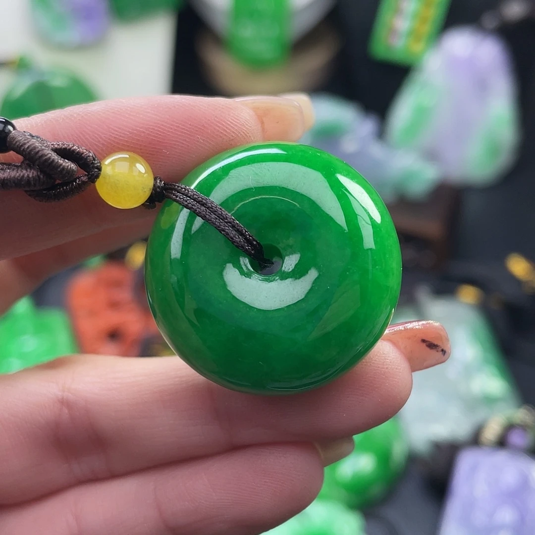 翡翠未镶嵌吊坠(赠链)