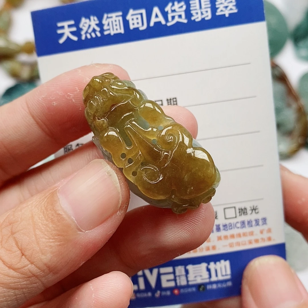 翡翠未镶嵌颈饰貔貅