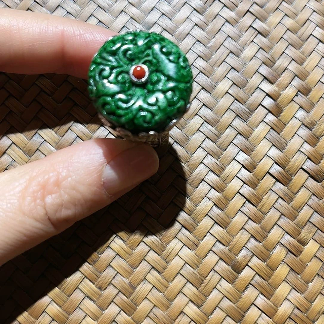 翡翠戒指合金个性十足时尚