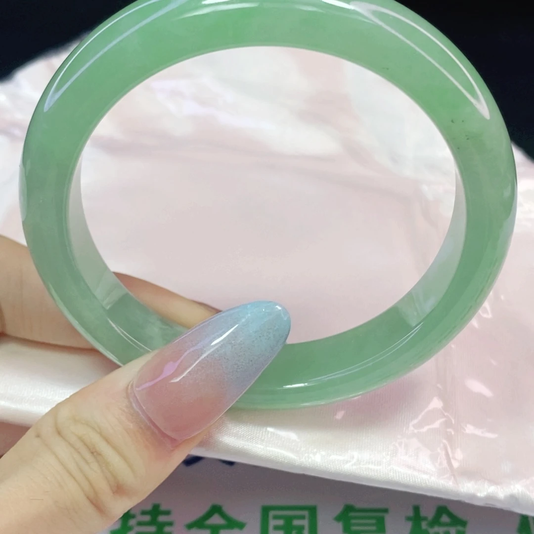 未镶嵌手镯翡翠5556