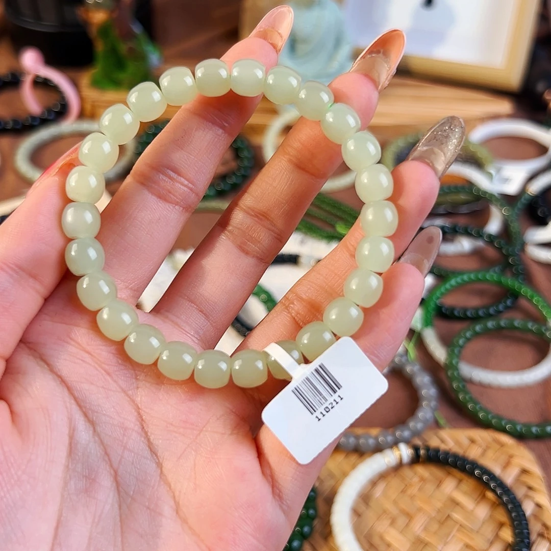 卡***米和田玉未镶嵌手串