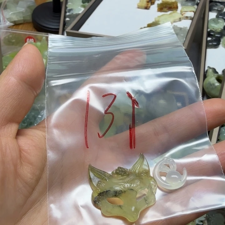 透闪石-蛇纹石玉吊坠未镶嵌