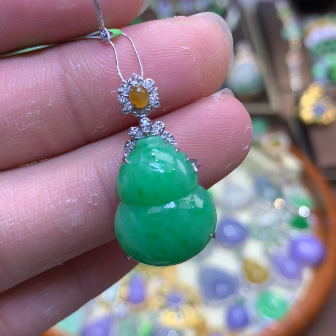 翡翠18K金镶嵌颈饰