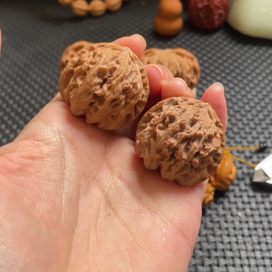 文玩核桃吊坠白狮子36全品