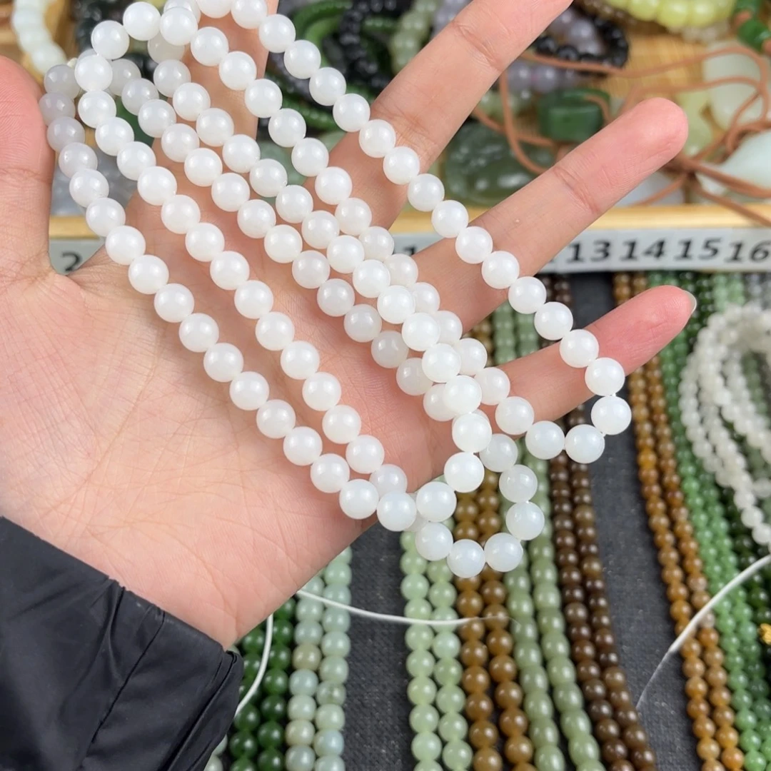 麦***欣和田玉未镶嵌颈饰