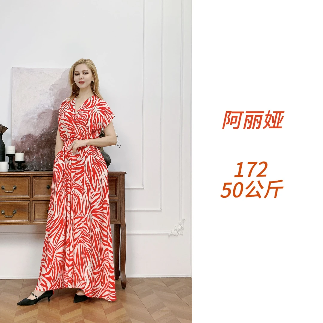2025 夏季新款显瘦连衣裙连衣裙 129