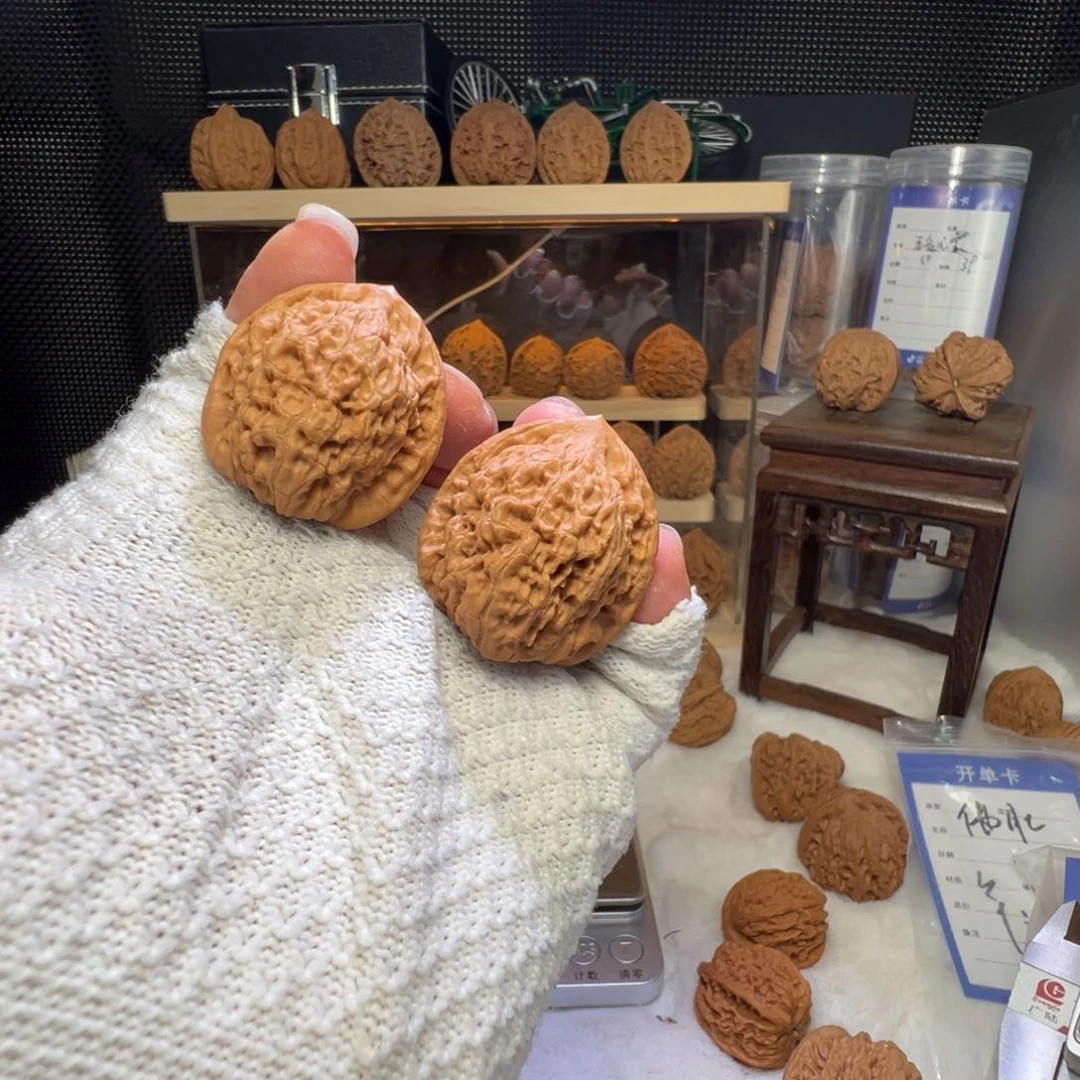 桃核把件小王勇官帽