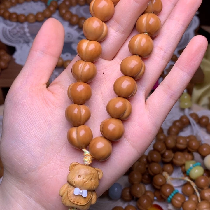 吊坠猴头核桃小熊 手持