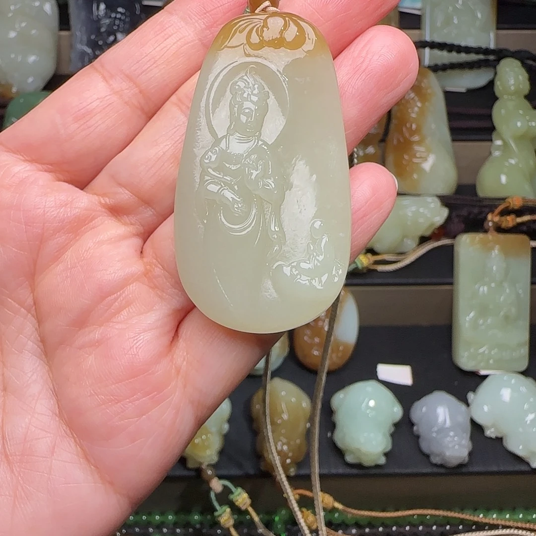年***鱼颈饰未镶嵌和田玉