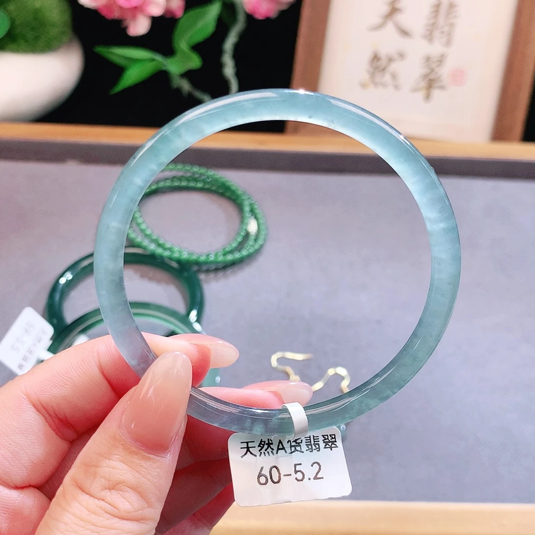 未镶嵌手镯（圆镯）翡翠