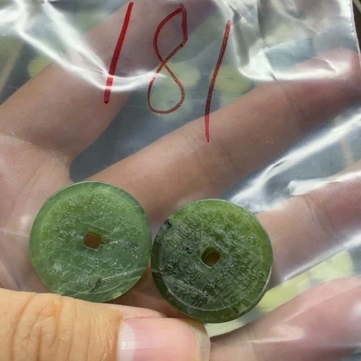 透闪石-蛇纹石玉吊坠未镶嵌