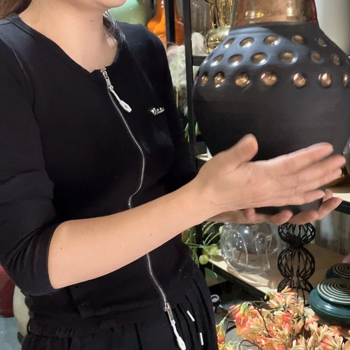 陶瓷花瓶，仿真绿植。